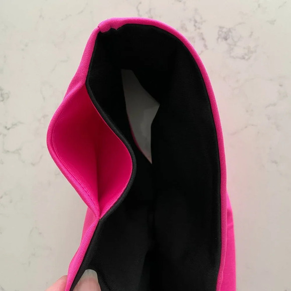 Hipssister Left Coast Sister Hip Pack Poly & Spandex Pink + Black Sz M/L NWOT - Picture 3 of 8